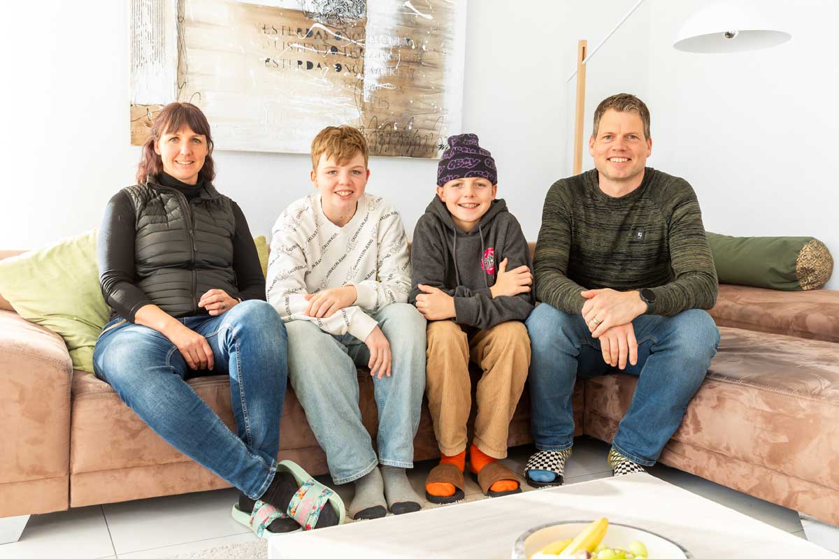 Familie Z. von links nach rechts: Julia, Janik, Levin, Reto.